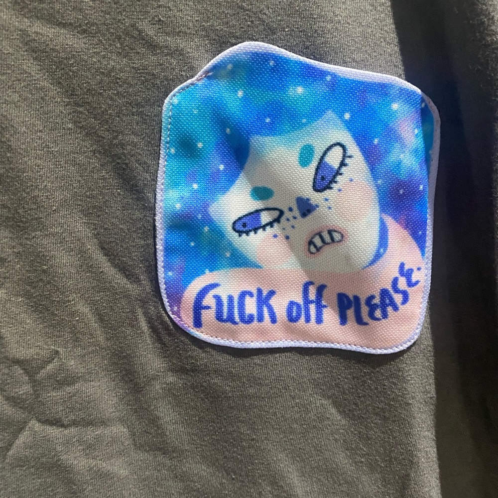 👥 Cutie Tee from Independent Artist - Face is a Pocket! 🧿